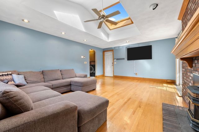23 Russell St, Peabody, MA 01960