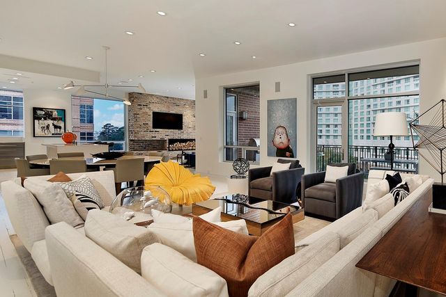 1 Waterway Court 5B, The Woodlands, TX 77380