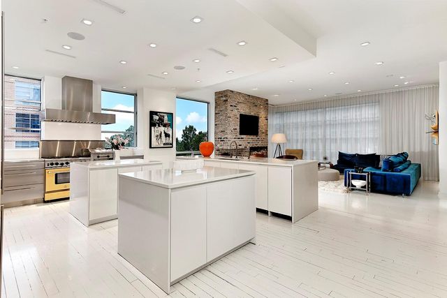 1 Waterway Court 5B, The Woodlands, TX 77380