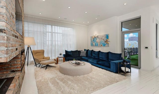 1 Waterway Court 5B, The Woodlands, TX 77380