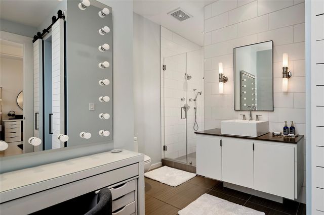 1 Waterway Court 5B, The Woodlands, TX 77380