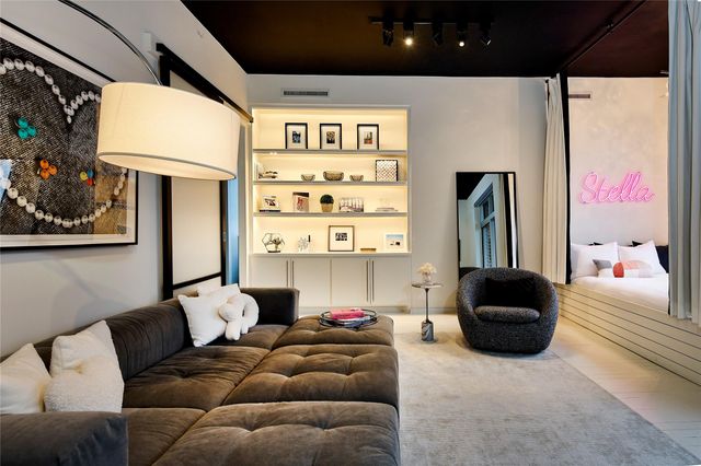 1 Waterway Court 5B, The Woodlands, TX 77380