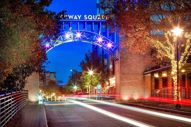 1 Waterway Court 5B, The Woodlands, TX 77380