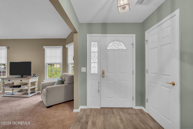 6 Winding River Road, Lakewood, NJ 08701