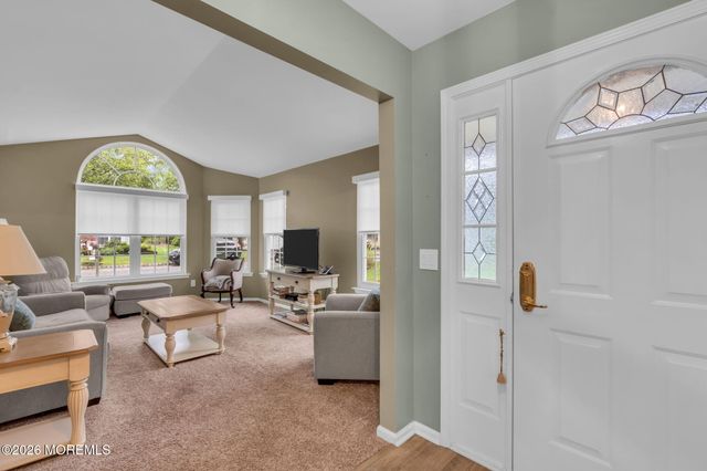 6 Winding River Road, Lakewood, NJ 08701