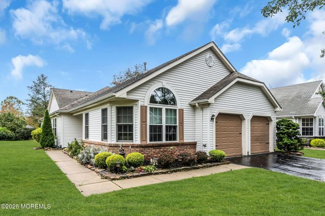 6 Winding River Road, Lakewood, NJ 08701