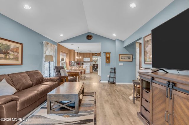 6 Winding River Road, Lakewood, NJ 08701