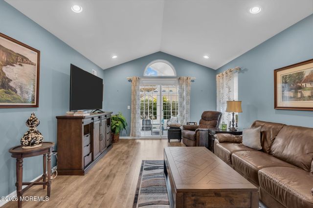 6 Winding River Road, Lakewood, NJ 08701