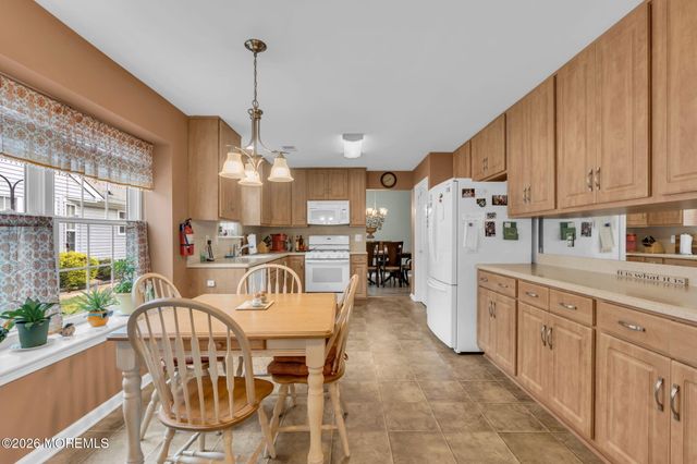 6 Winding River Road, Lakewood, NJ 08701