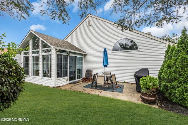 6 Winding River Road, Lakewood, NJ 08701