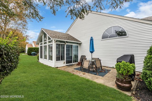 6 Winding River Road, Lakewood, NJ 08701