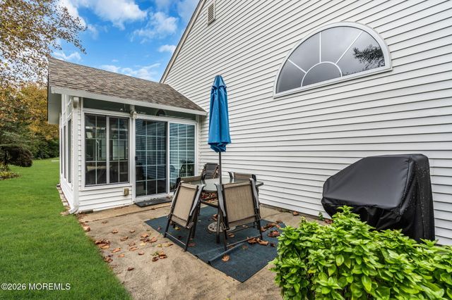 6 Winding River Road, Lakewood, NJ 08701