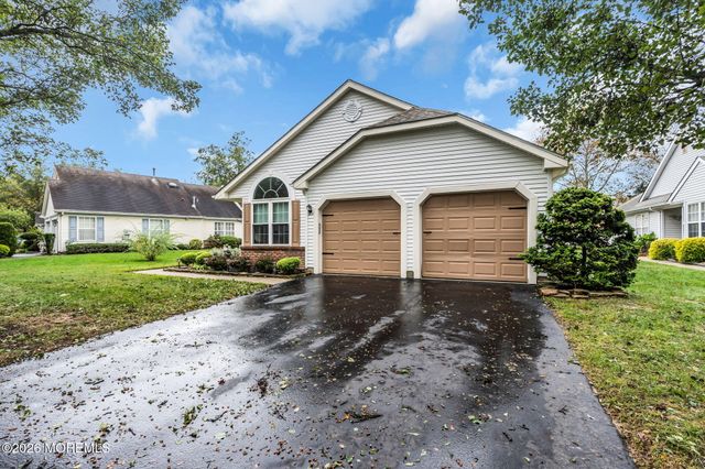 6 Winding River Road, Lakewood, NJ 08701