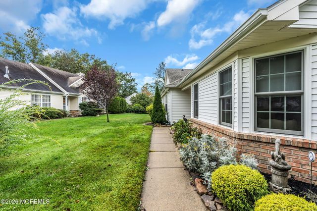 6 Winding River Road, Lakewood, NJ 08701