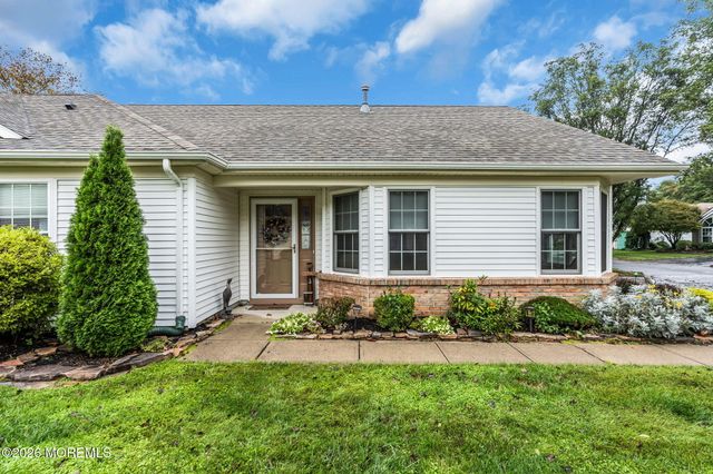 6 Winding River Road, Lakewood, NJ 08701