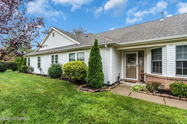 6 Winding River Road, Lakewood, NJ 08701