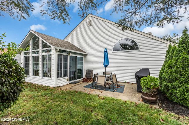 6 Winding River Road, Lakewood, NJ 08701