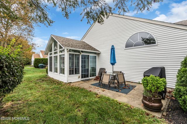 6 Winding River Road, Lakewood, NJ 08701