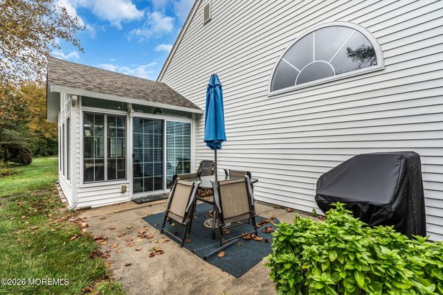 6 Winding River Road, Lakewood, NJ 08701