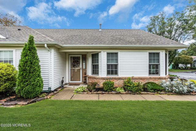 6 Winding River Road, Lakewood, NJ 08701