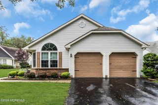 6 Winding River Road, Lakewood, NJ 08701