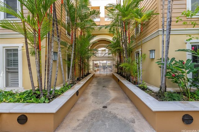 520 Lunalilo Home Road 7104, Honolulu, HI 96825