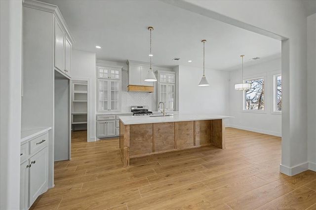 3072 Road Runner Court, Guthrie, OK 73044