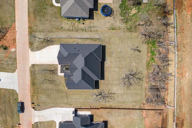 3072 Road Runner Court, Guthrie, OK 73044