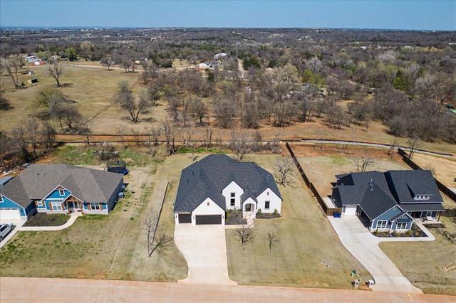 3072 Road Runner Court, Guthrie, OK 73044