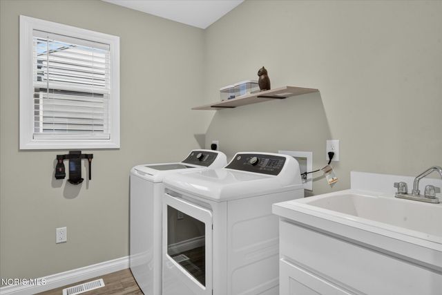 2056 Sunrise Crk Drive, Toledo, OH 43615