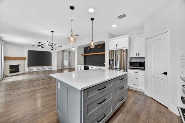 1820 Stinnett DR, Leander, TX 78641