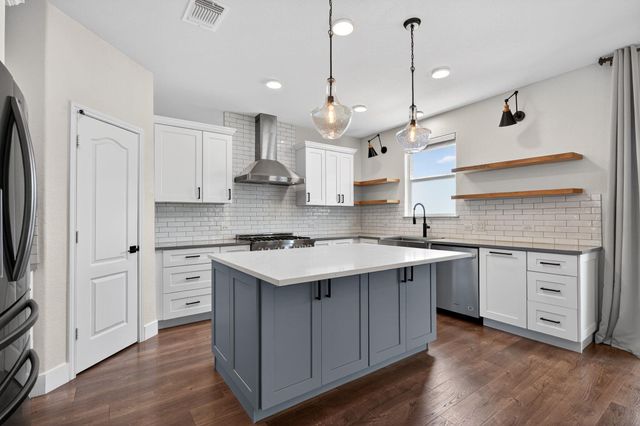 1820 Stinnett DR, Leander, TX 78641