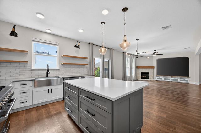 1820 Stinnett DR, Leander, TX 78641