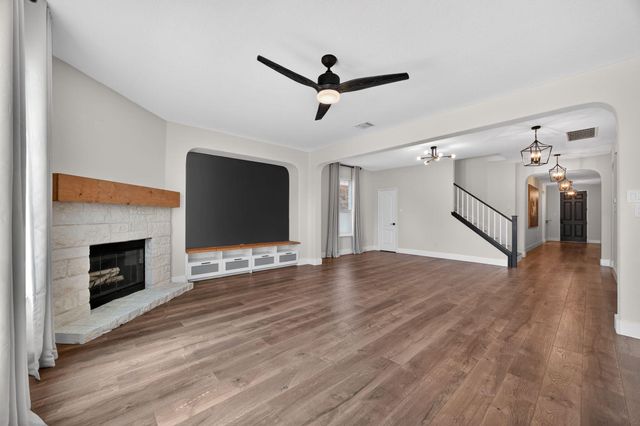 1820 Stinnett DR, Leander, TX 78641