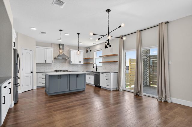 1820 Stinnett DR, Leander, TX 78641