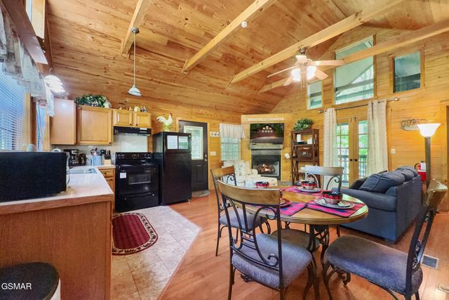 1607 S Mountain View Road, Sevierville, TN 37876
