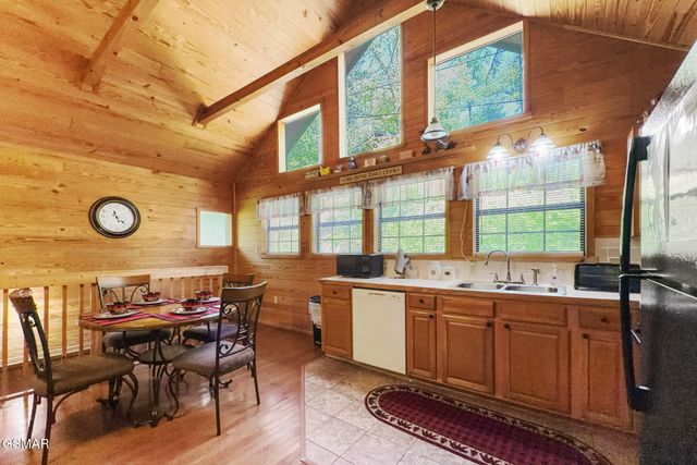 1607 S Mountain View Road, Sevierville, TN 37876