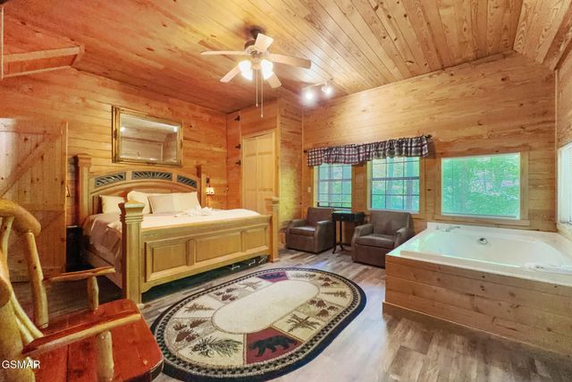 1607 S Mountain View Road, Sevierville, TN 37876
