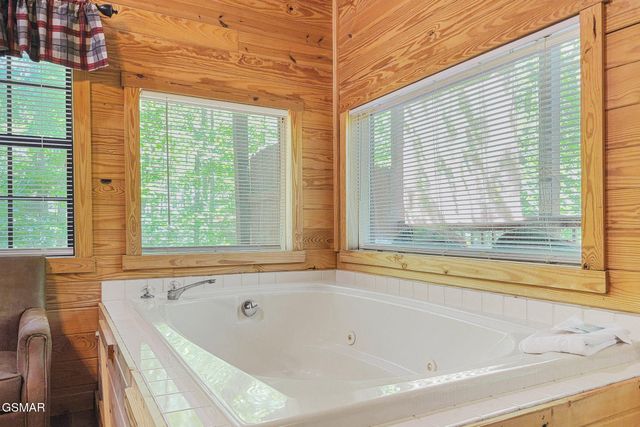 1607 S Mountain View Road, Sevierville, TN 37876