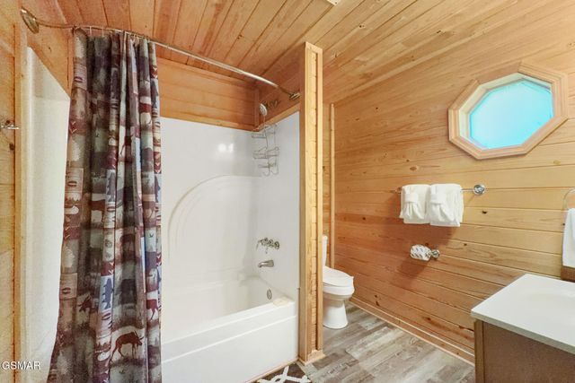 1607 S Mountain View Road, Sevierville, TN 37876