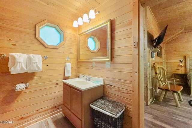 1607 S Mountain View Road, Sevierville, TN 37876