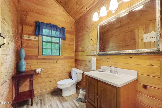 1607 S Mountain View Road, Sevierville, TN 37876