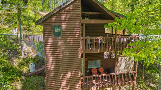 1607 S Mountain View Road, Sevierville, TN 37876