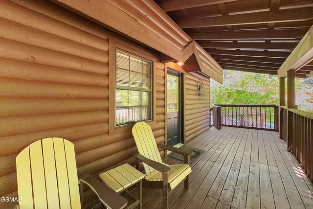 1607 S Mountain View Road, Sevierville, TN 37876