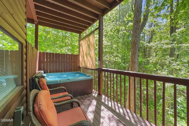 1607 S Mountain View Road, Sevierville, TN 37876