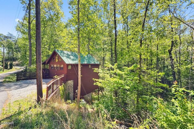 1607 S Mountain View Road, Sevierville, TN 37876