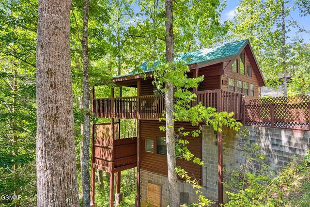 1607 S Mountain View Road, Sevierville, TN 37876