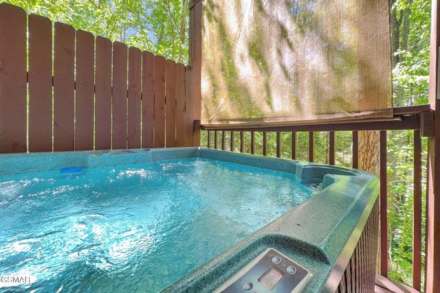 1607 S Mountain View Road, Sevierville, TN 37876