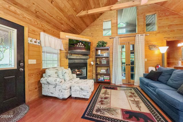 1607 S Mountain View Road, Sevierville, TN 37876
