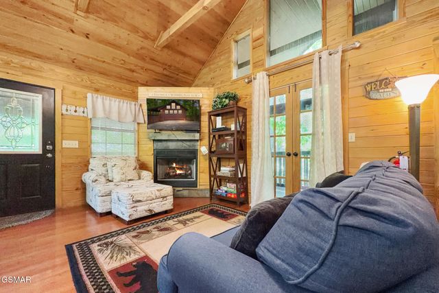 1607 S Mountain View Road, Sevierville, TN 37876